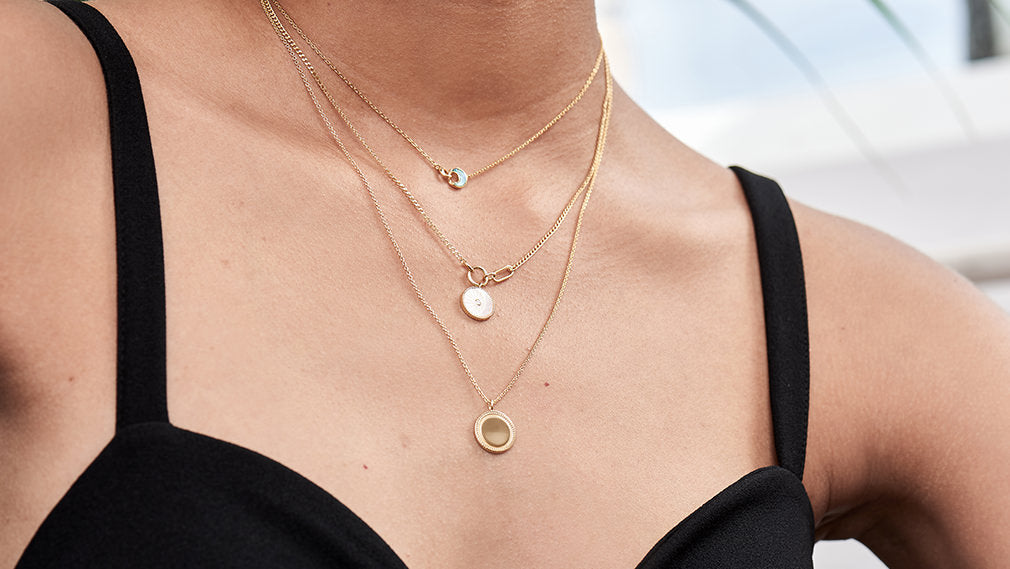 How to Layer Necklaces with This Season’s Trends