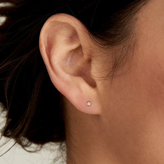 14kt Gold Stargazer Natural Diamond Single Labret Earring