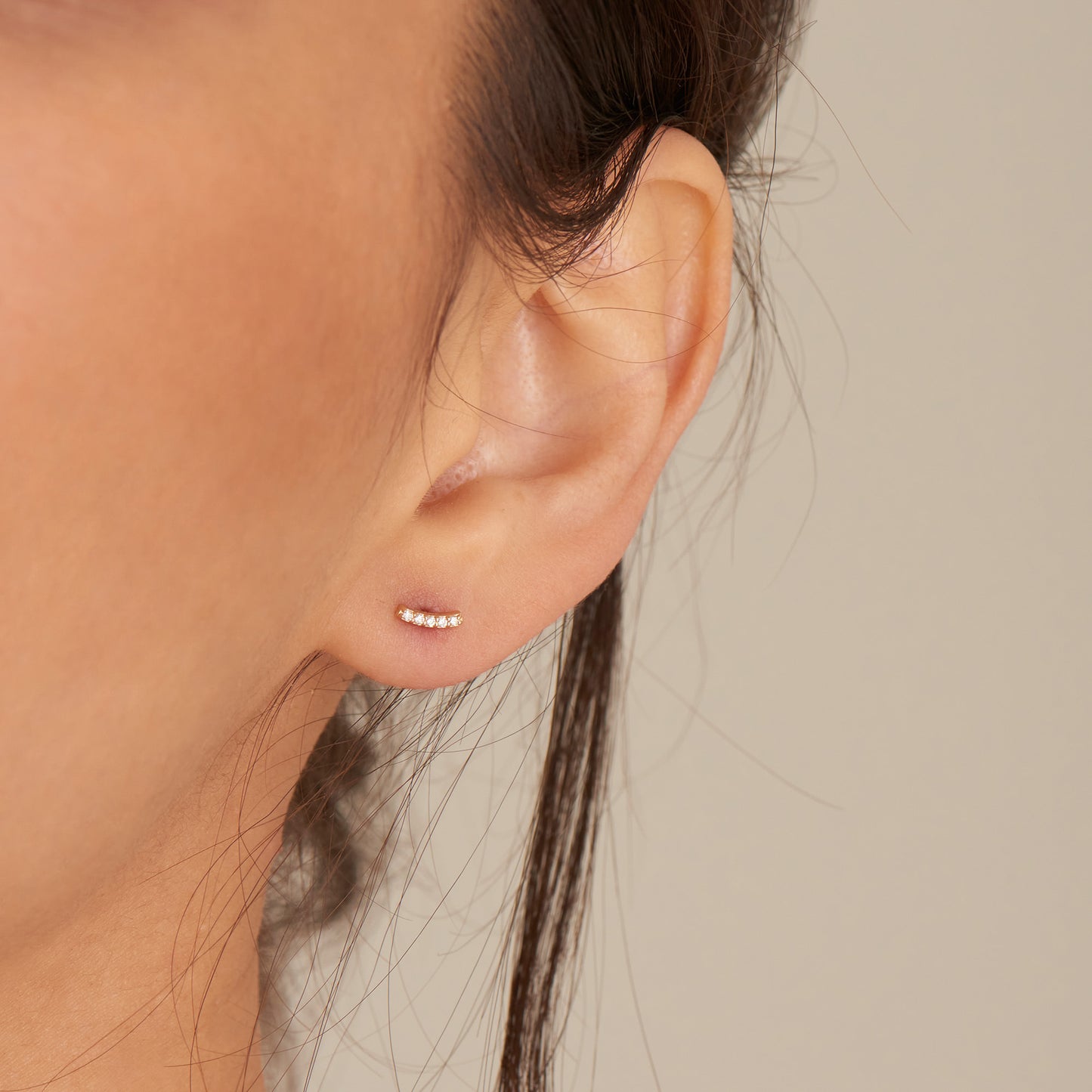14kt Gold Magma Diamond Curve Stud Earrings